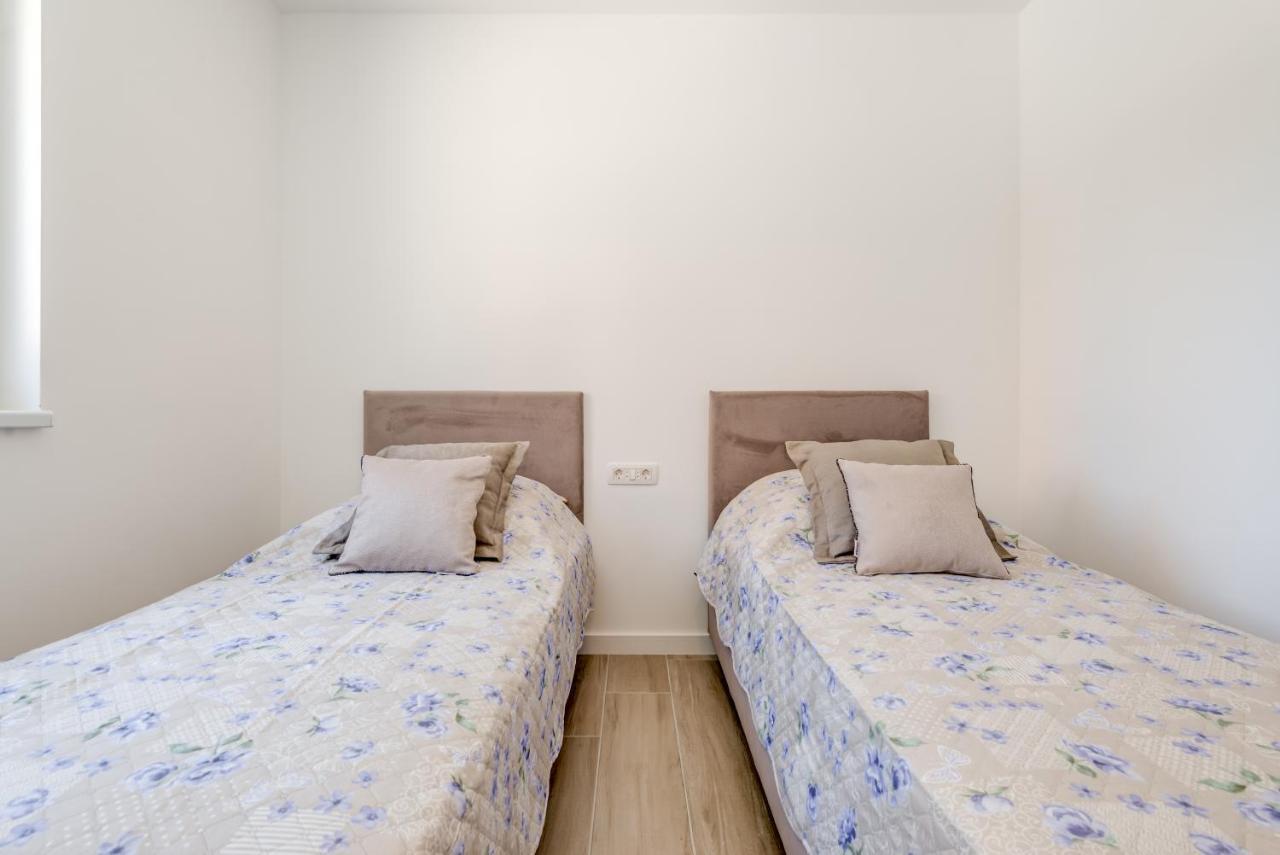 דירות New, Private Heated Swimming Pool, Free Parking, Trogir Centar מראה חיצוני תמונה