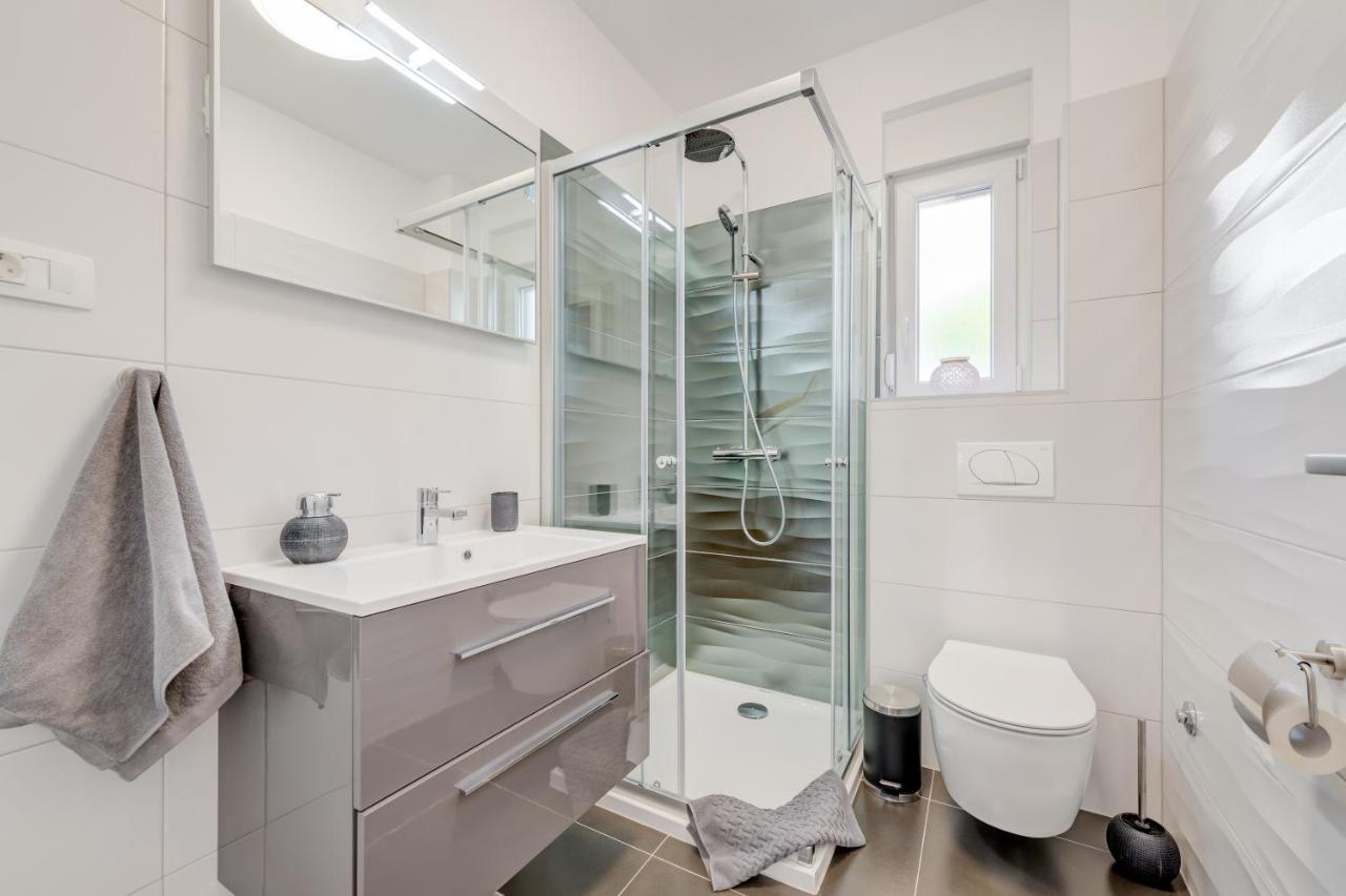 דירות New, Private Heated Swimming Pool, Free Parking, Trogir Centar מראה חיצוני תמונה